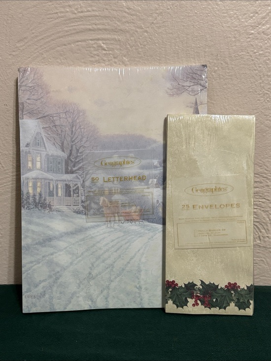 Geographics Other - Geographics Holiday Letterhead and Envelopes Set - Cream and Winter Scene